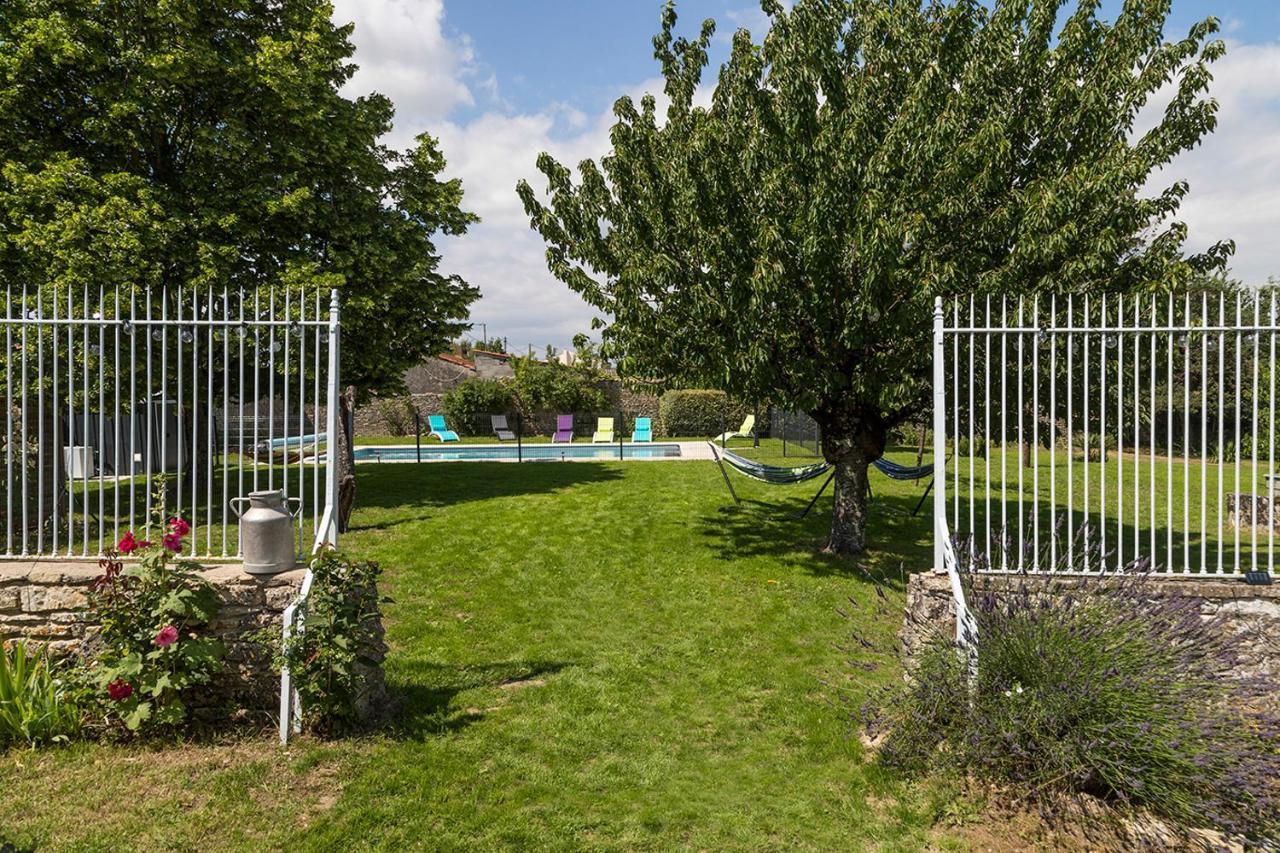 L'Enclos Bleu, Gite - Marais Poitevin Avec Piscine Chauffee Chaille-Les-Marais Exterior photo